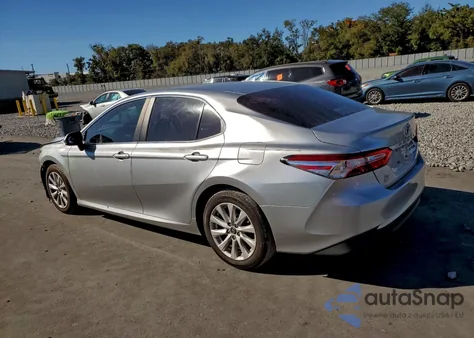 2018 Toyota Camry L z USA, uszkodzony, nr VIN 4T1B11HK8JU648564